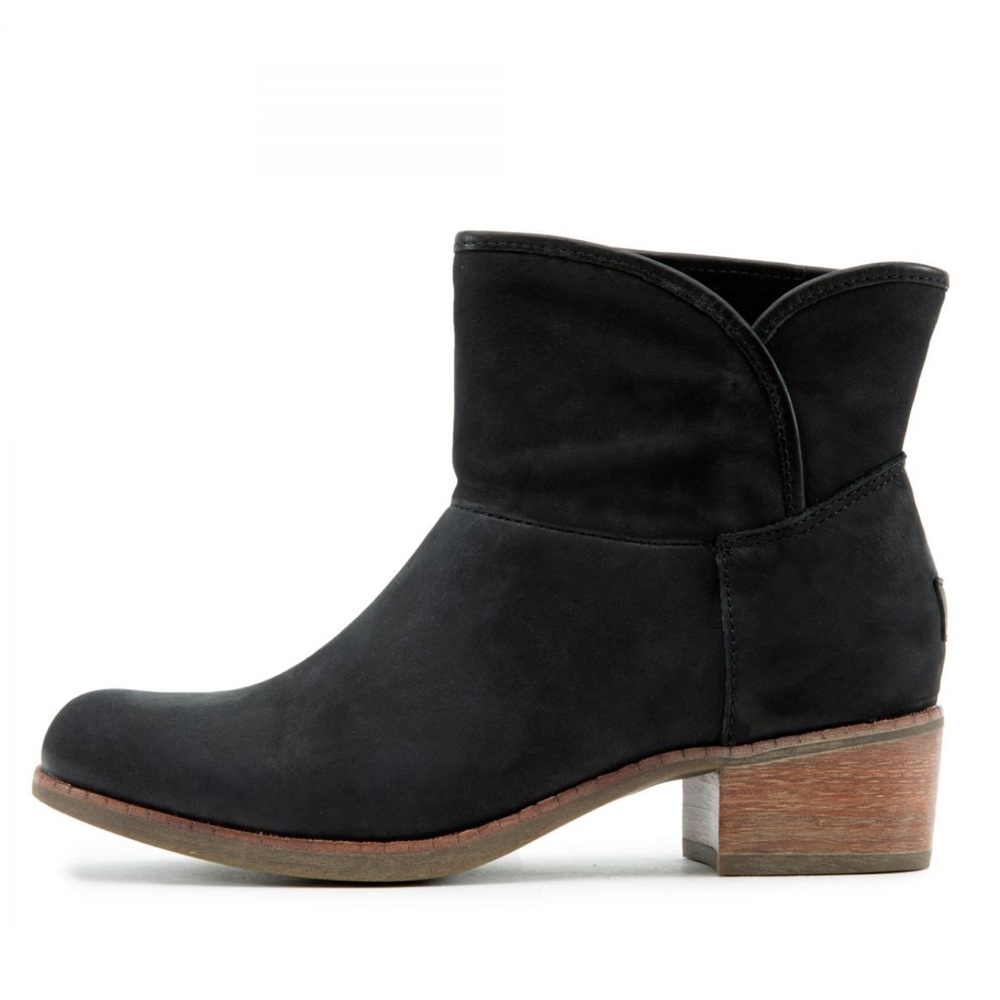 NWT UGG Darling Boots